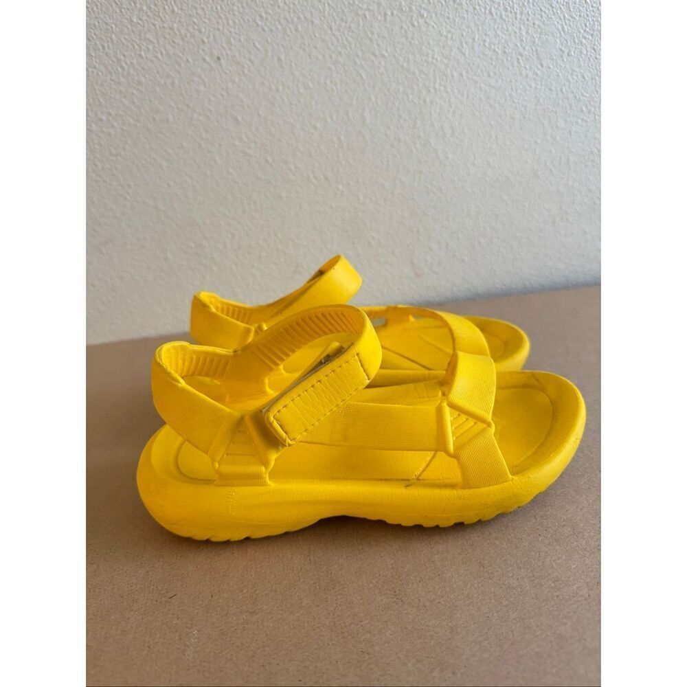 Teva Hurricane Drift Sandals Waterproof Sunflower Sandals size 33 /2 US